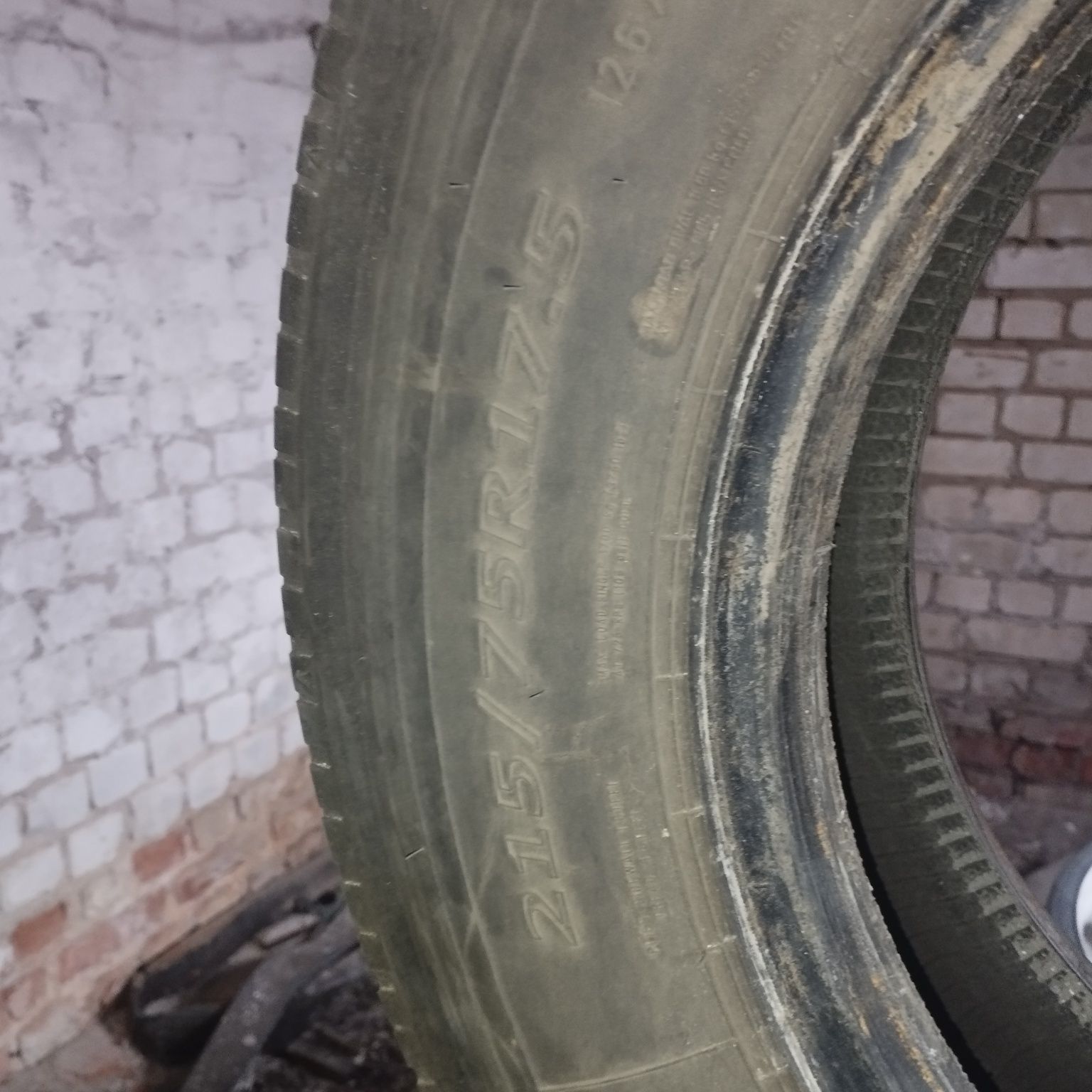 Продам резину б/у 215/75 R