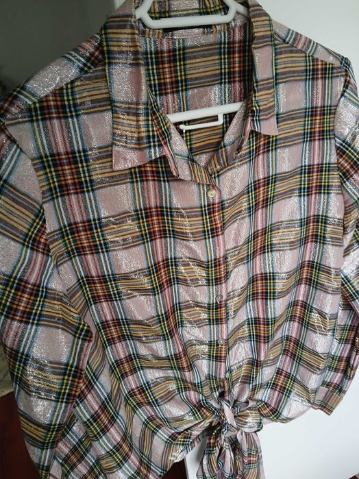 Linda blusa padrao quadrados tons rosa