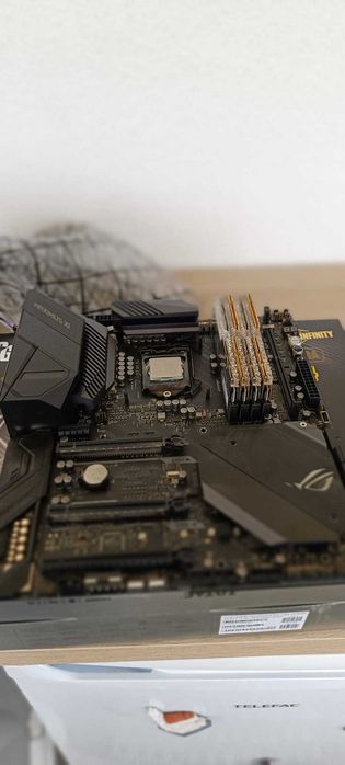 ASUS ROG MAXIMUS XI EXTREME +19 9900k + 64gb ram Trident royal