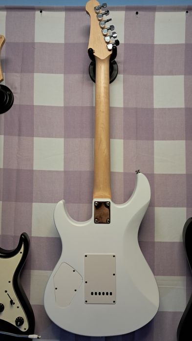Срочно! Электрогитара YAMAHA Pacifica 112v