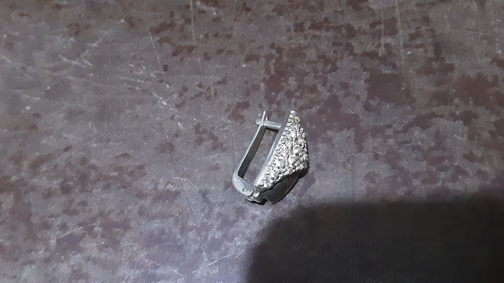 Серьги серебро продам.