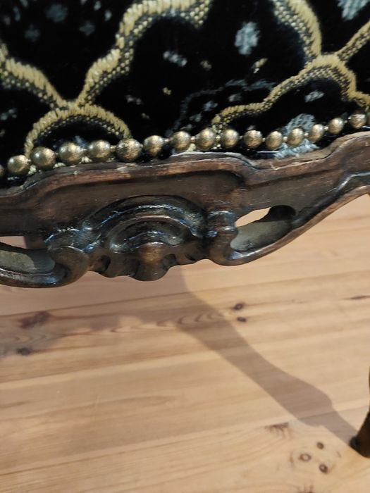 Sprzedam.stare krzesło