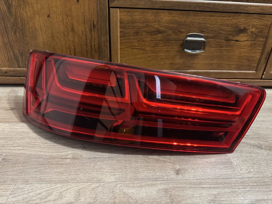 Задня ліва фара Audi q7 17 року (оригінал) америка