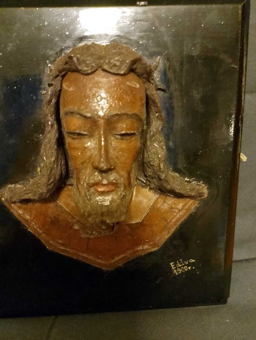 Rzeźba głowa Chrystusa?