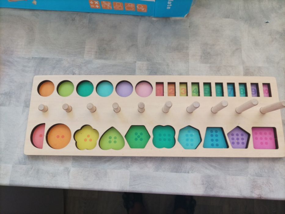 Розвиваюча логічна гра-сортер