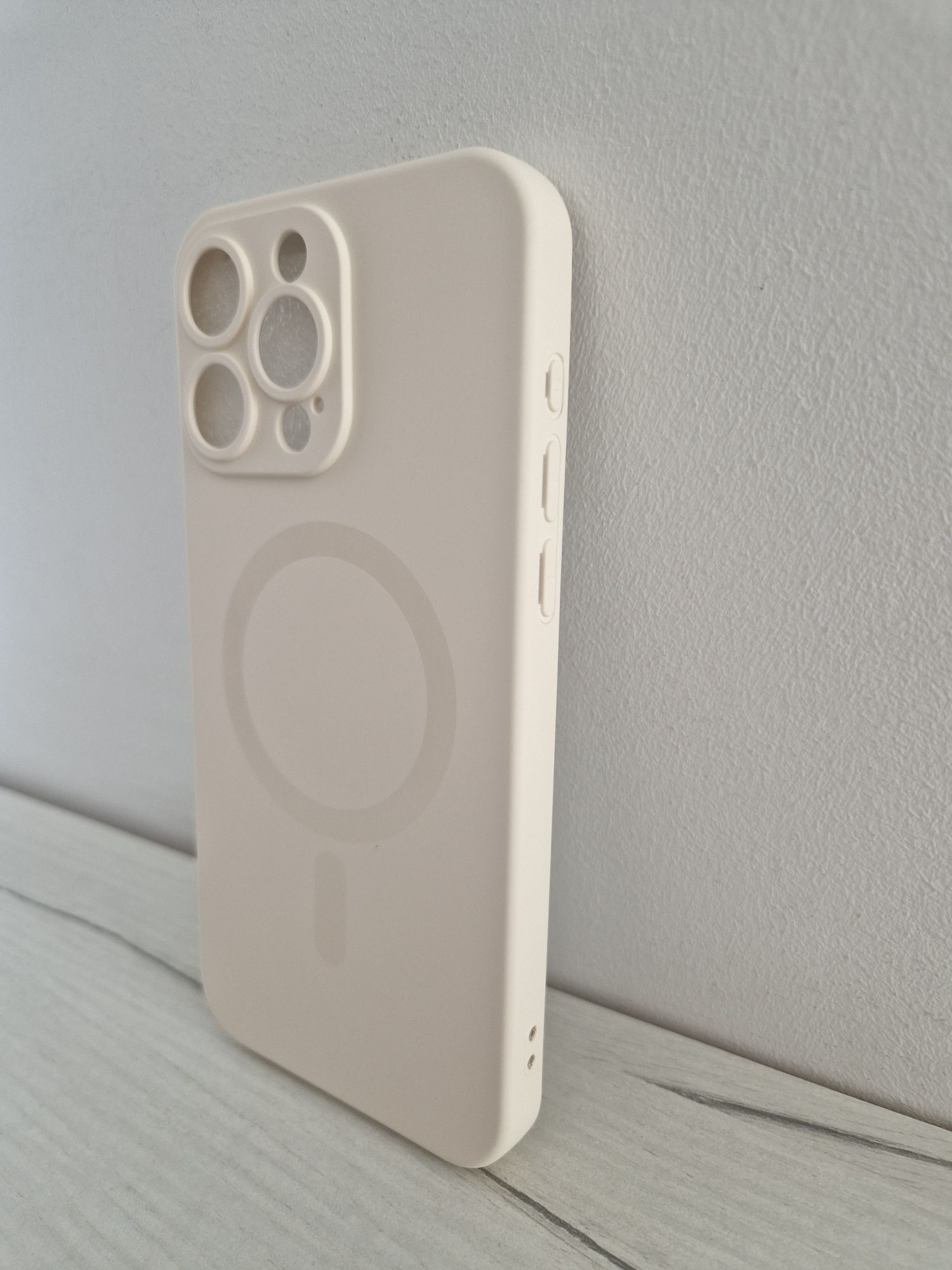 TEL PROTECT MagSilicone Case do Iphone 15 Pro Biały