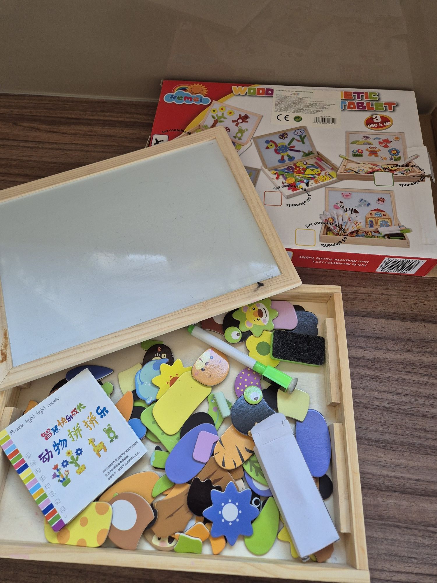 Magnesy z tablica oraz tablica kredowany w 1 zestawie