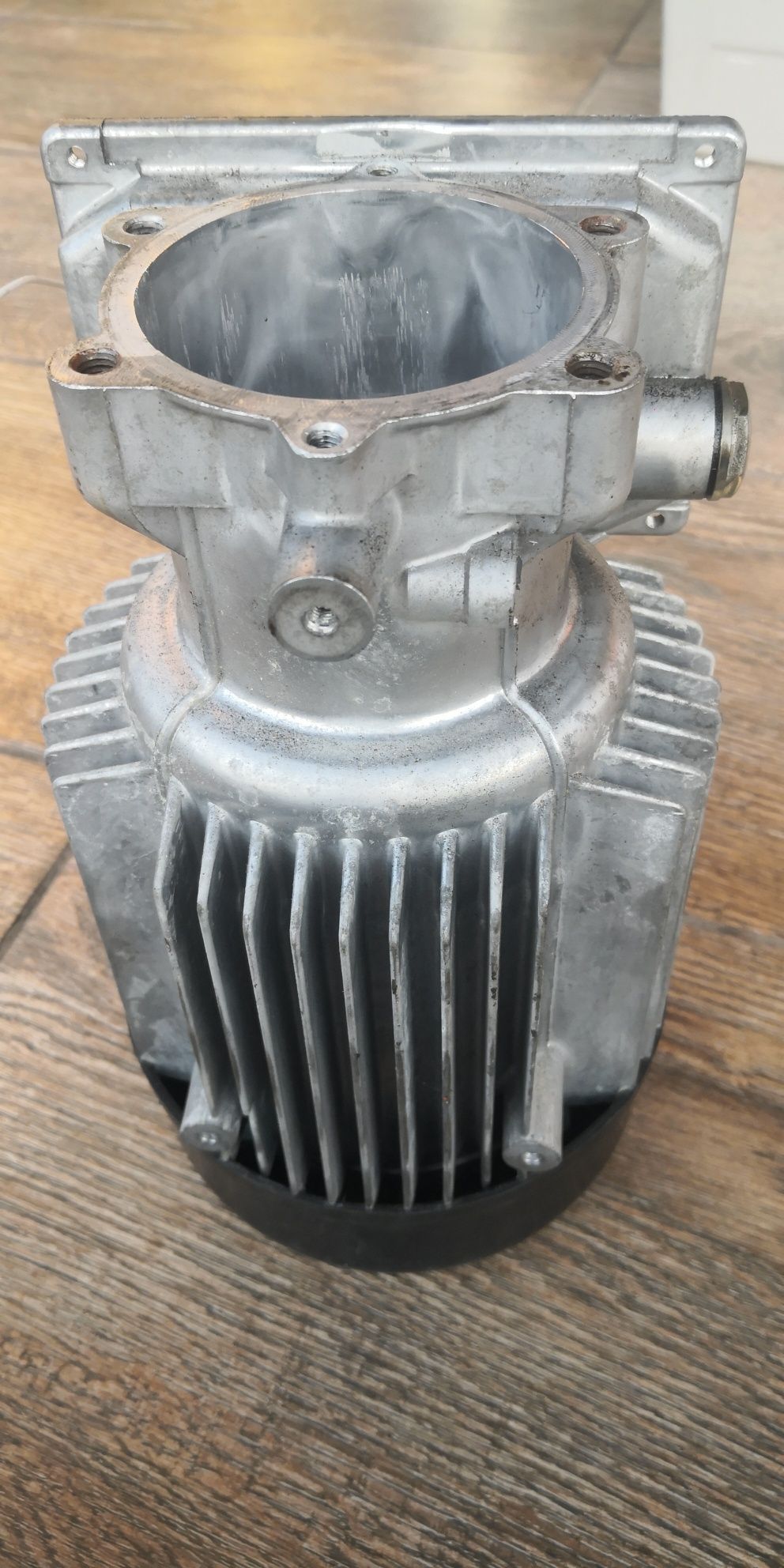 Silnik elektryczny karcher 570 części do myjek odkurzaczy