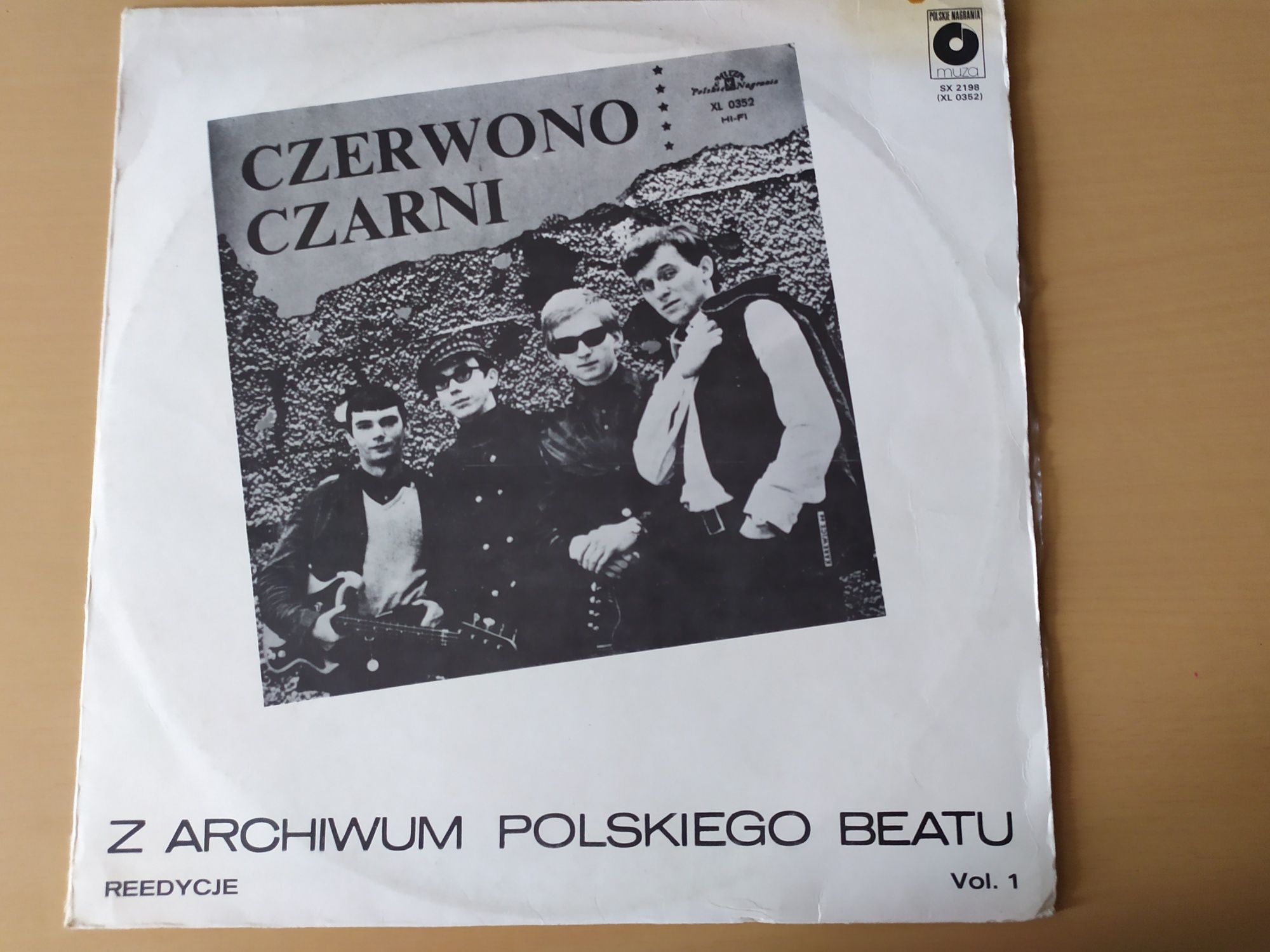 Czerwono Czarni z Archiwum Polskiego Beatu płyta winylowa