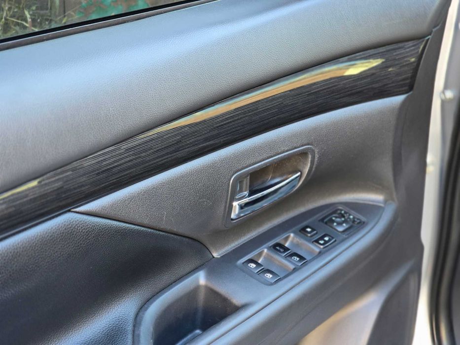 Продам свой Mitsubishi Outlander 2.4л ( ОФИЦИАЛ,  МАКС. КОМПЛЕКТАЦИЯ )