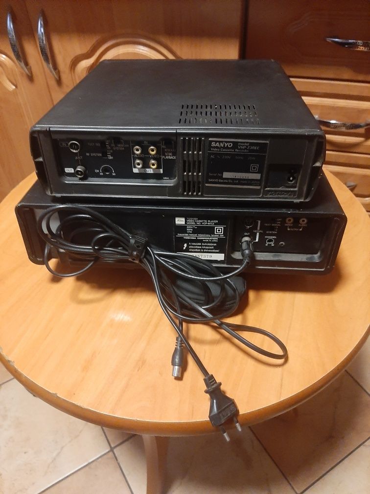 Magnetowid VHS Toshiba Sanyo uszkodzone cena za całość