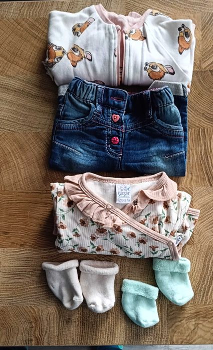 Zestaw ubranek dla niemowląt w rozmiarze 56