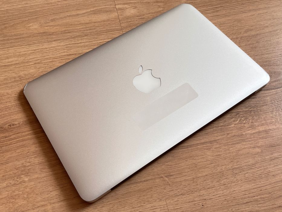  MacBook Air 11” A1465 (2015) • i5 • 4GB RAM • 120GB SSD #40