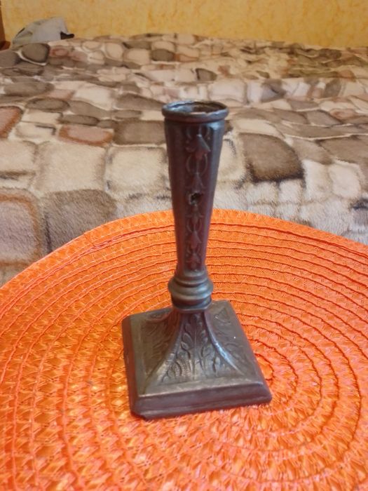 Старинные антикварные подсвечники из олива