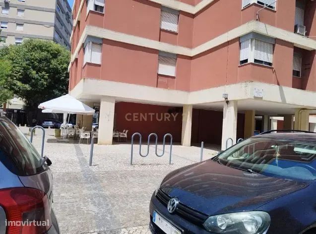 Loja no Bairro das Amendoeiras em Marvila, Lisboa