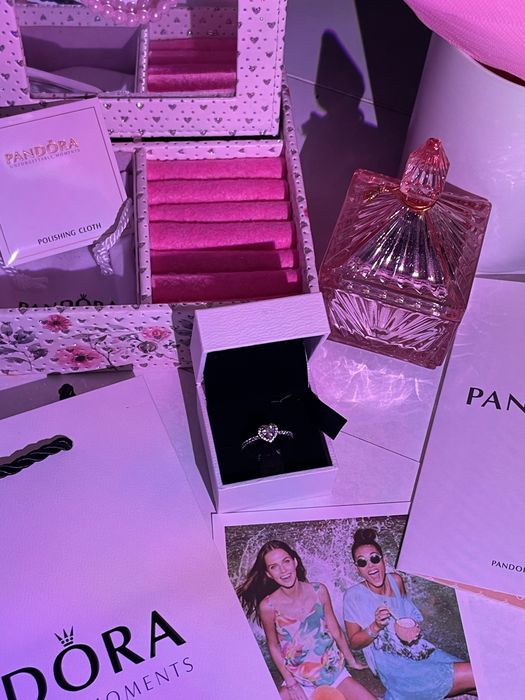 Pandora срібне кільце з білим серцем