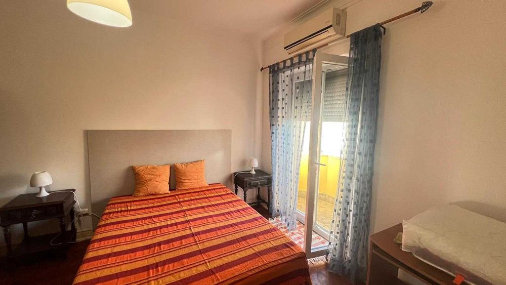 3 Quartos. Excelente Localização: Metro, Comboio e Autocarros