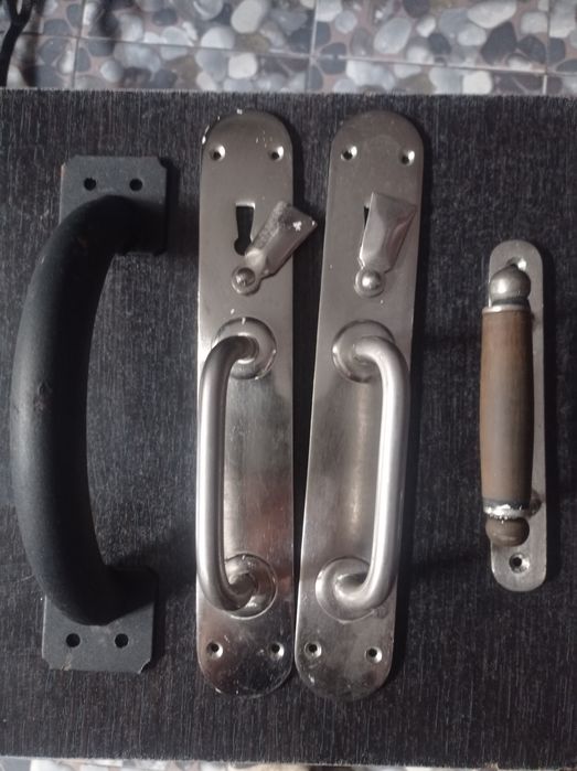 Ручка дверная металлическая