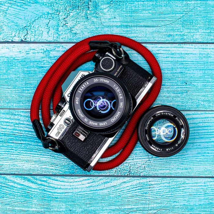 Olympus OM10 + OM 50 mm f1.8 + Exakta 35-70 mm f3.5-4.8+manual adapter