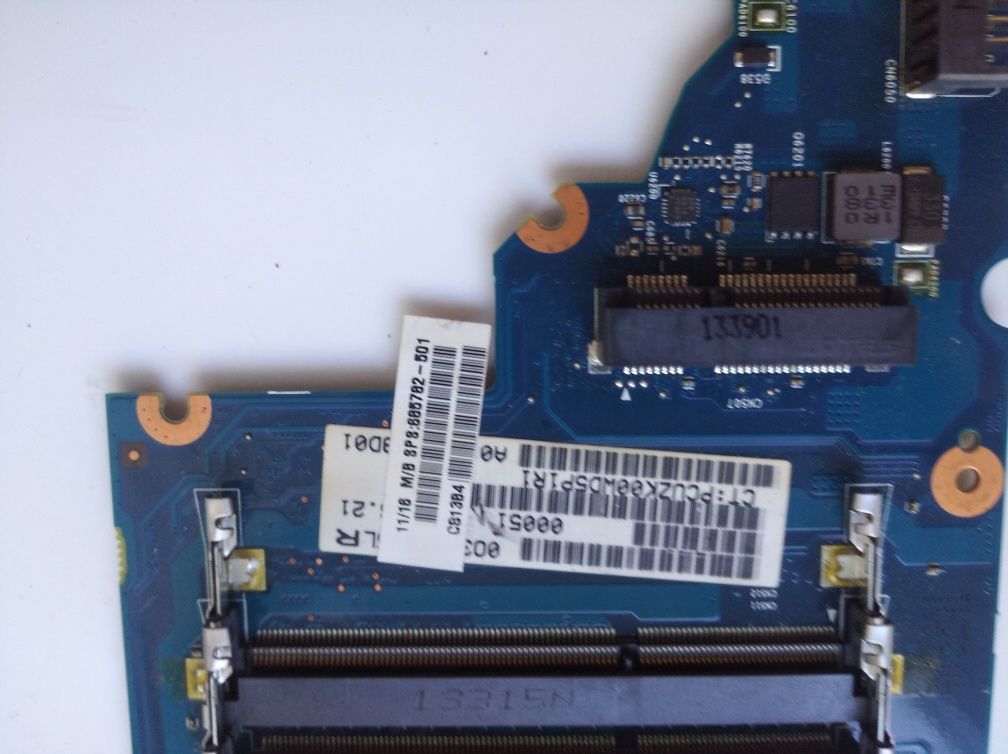 Продам материнську плату HP Pavilion 2000-2d92er ТОРГ!