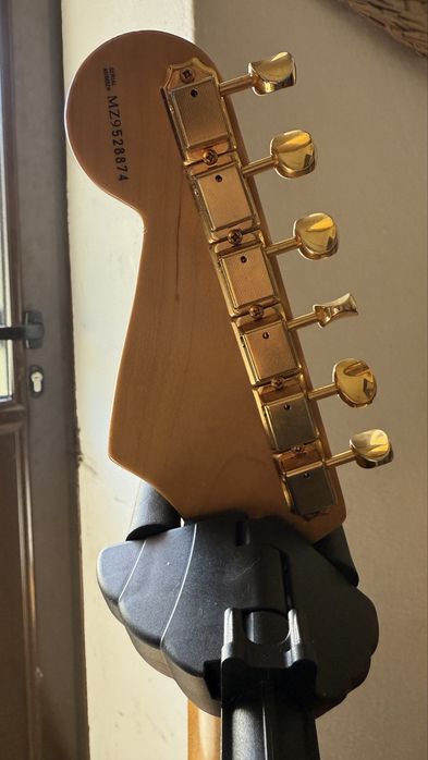 Fender Deluxe Player's Stratocaster Crimson Red