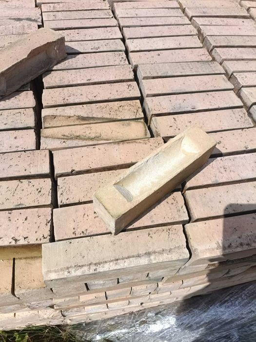 Holenderskie cegły po ścięciu, ręcznie formowane
