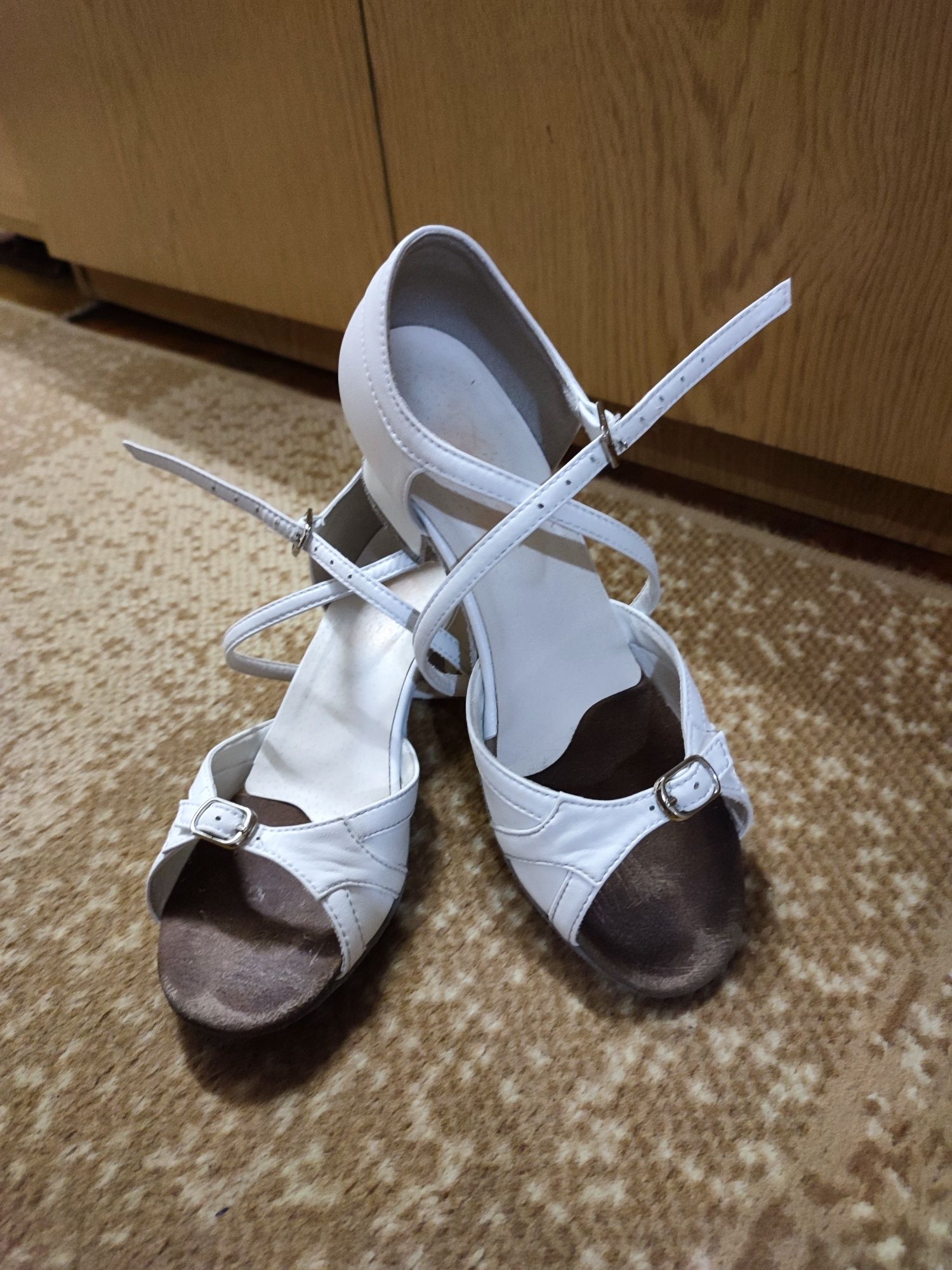 Продам туфли для спортивно-бальных танцев