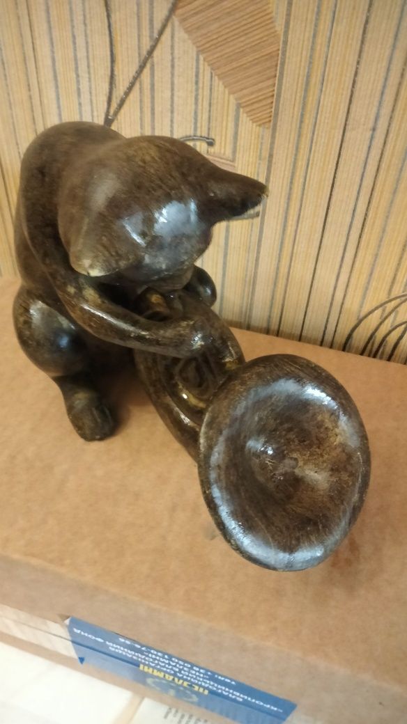 Продам статуэтку кот с трубой