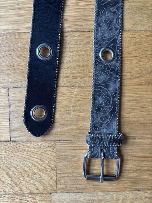 Szary pasek z pikowanymi aplikacjami