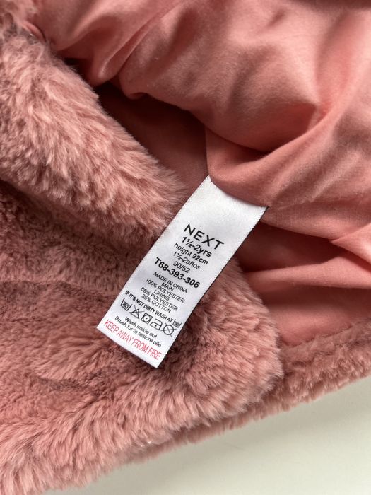 Нова жилетка для дівчинки