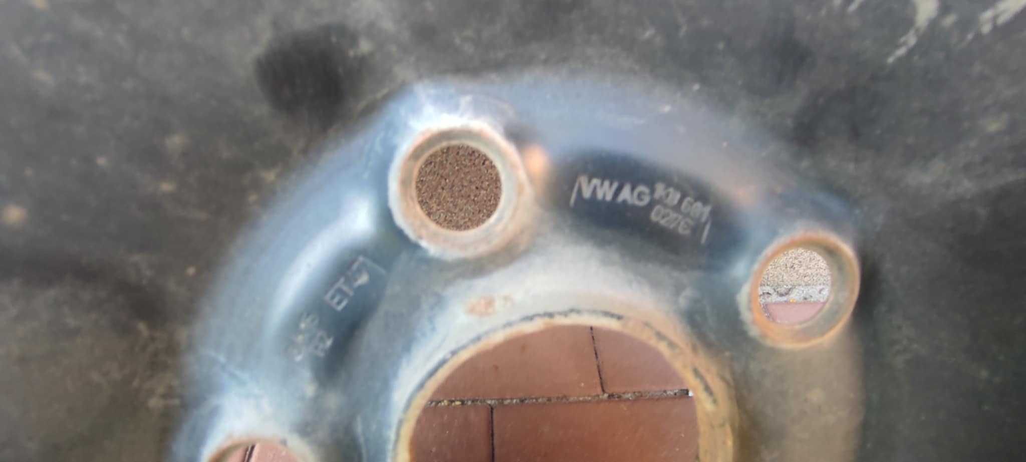 Opony zimowe 195/65 R15 Continental TS 860 + felgi VW