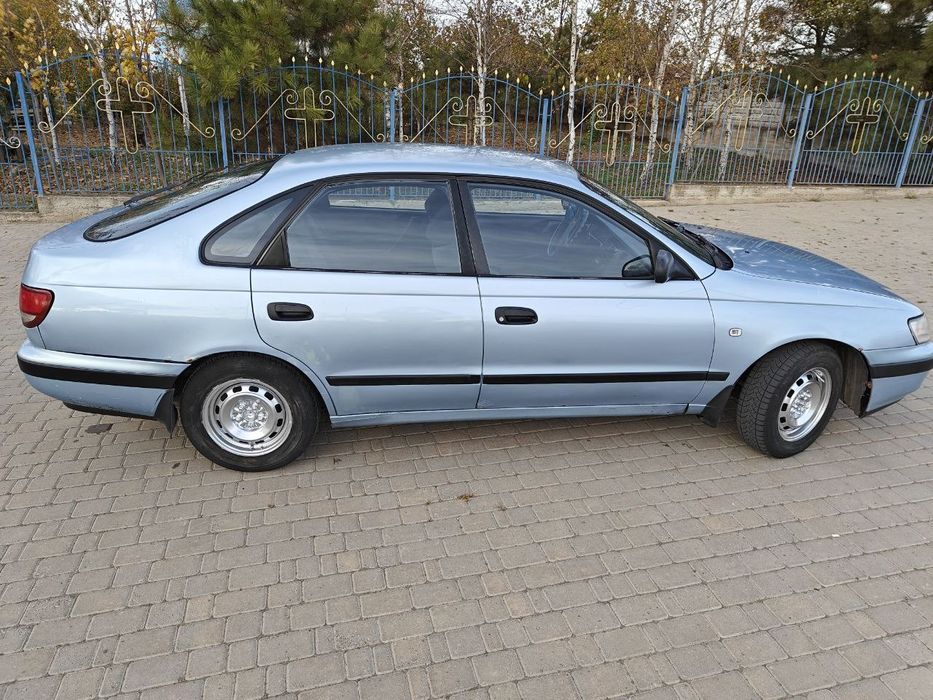 Продам машину Тойота Карина Е срочно