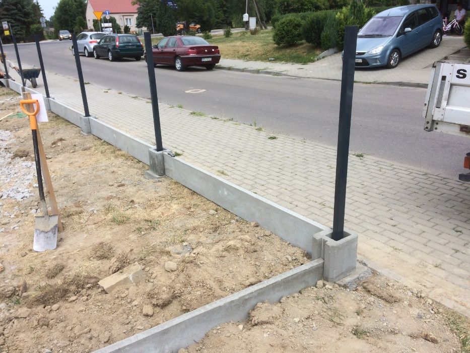 Ogrodzenie siatkowe z podmurówką komplet