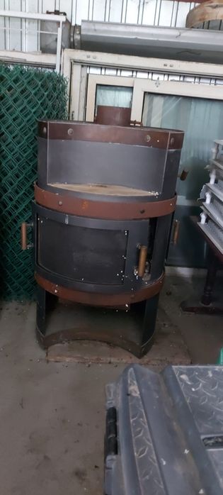 Piec szamotowy do ogrzewania budynk, wewnętrzny.