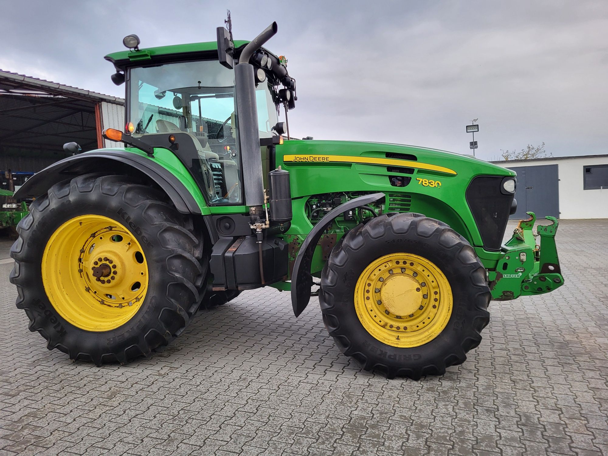 Ciągnik rolniczy John Deere model 7830