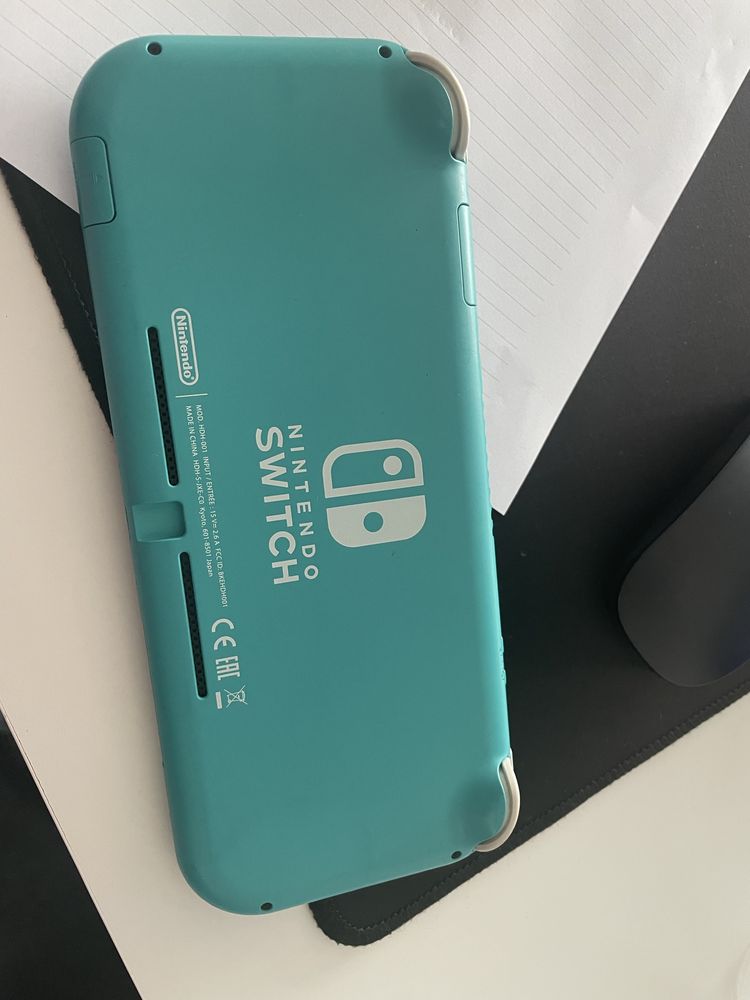 Nintendo Switch Lite com capa e carregador