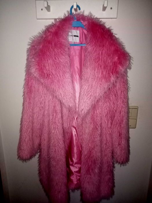 Casaco rosa claro de pelo falso Fashion Nova