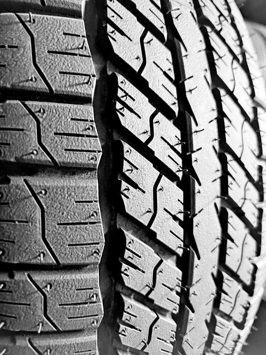 Шини Б/в 255.70.15с одна шт Goodyear