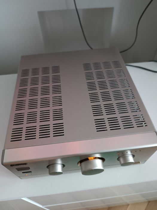 Onkyo A -911 wzmacniacz super stan. Kolor szampański.