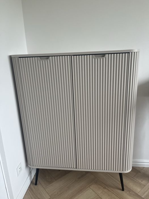 Nowoczesna komoda ryflowana beżowa