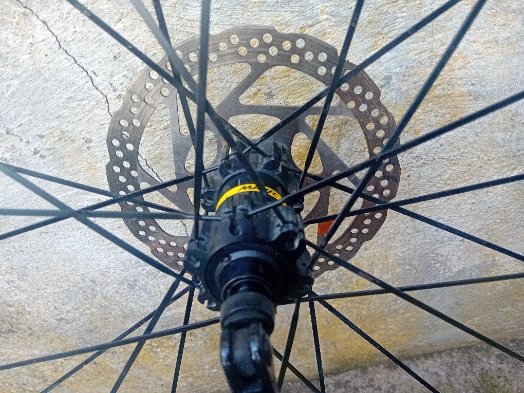 Roda da frente Mavic 29