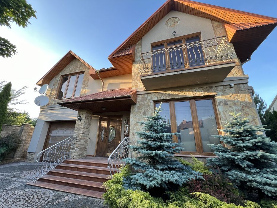 Будинок в районі «Новий двір» 10 соток. Зручна локація.