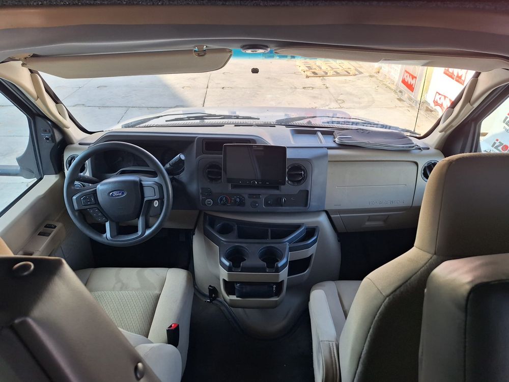 Amerykański Kamper 6-osobowy Ford E450 7.3L
