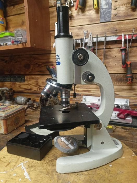 Mikroskop szkolny PZO