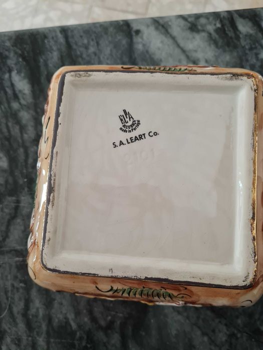 Antiga caixa co tampa em faiança  ELPA ALCOBACA