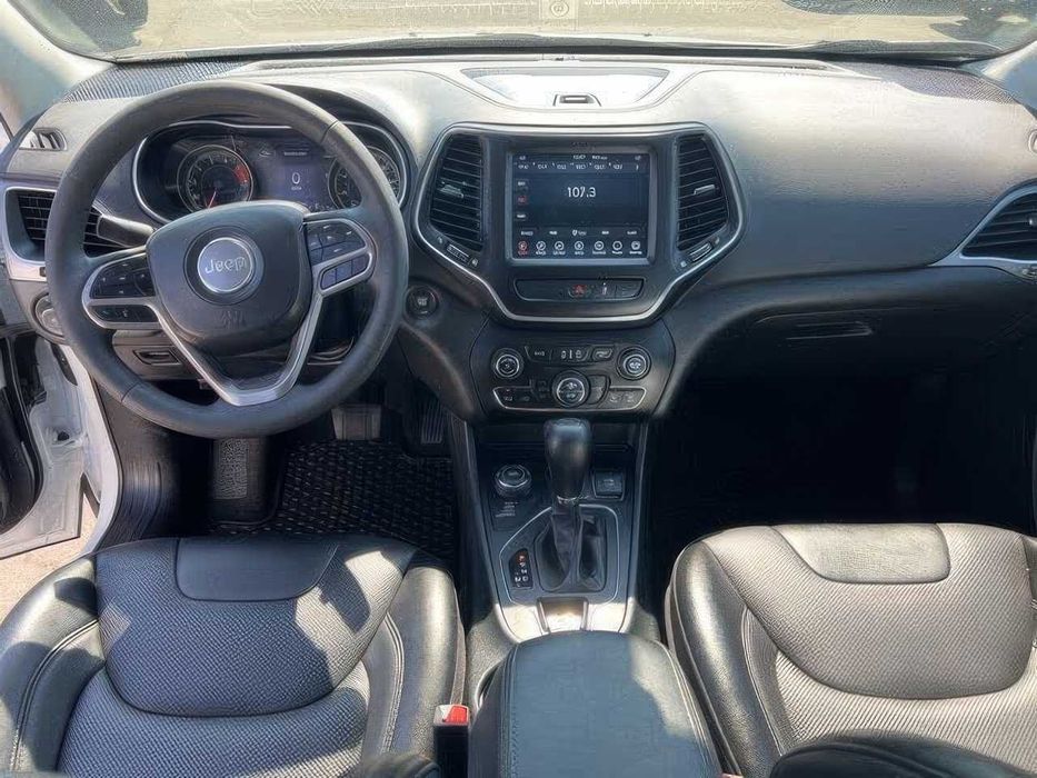 Jeep Cherokee Latitude Lux      2022