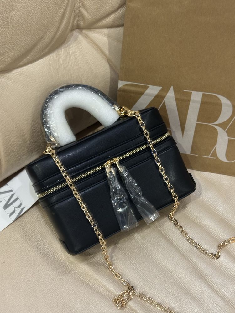 Трендова сумка Zara в наявності в 2 кольорах.