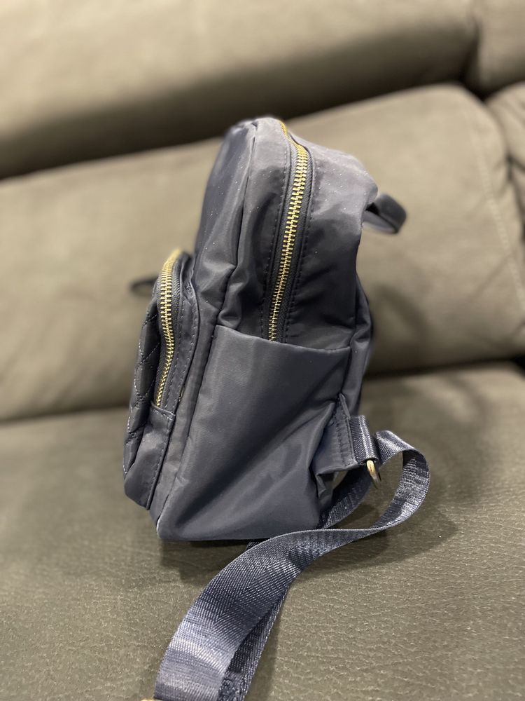 Mochila prática azul escura