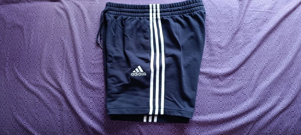 Продам чоловічі шорти adidas