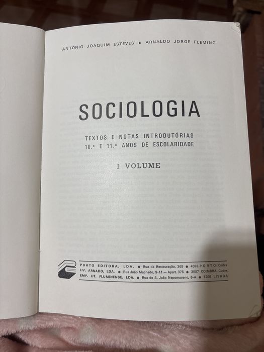 “Sociologia - textos e notas introdutórias” - 10°/11° // Porto Editora